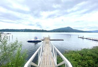 Gorgeous 3 bedroom lake house Suite! has Balcony rooms