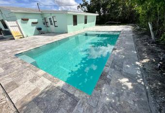 Seagull House, brand new pool just done. has Balcony rooms