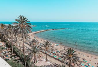 Puerto Azul Marbella has Balcony rooms
