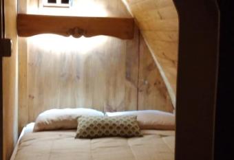 Caba  as Pe  aflor has rooms with a private hot tub