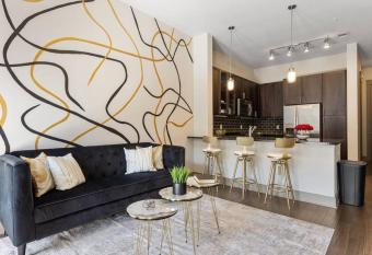 Downtown Houston Luxury Apartment has Balcony rooms