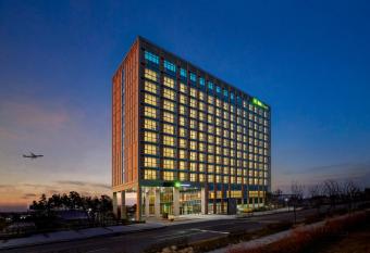 ibis Styles Ambassador Incheon Airport T2 allows 18 year olds to book a room