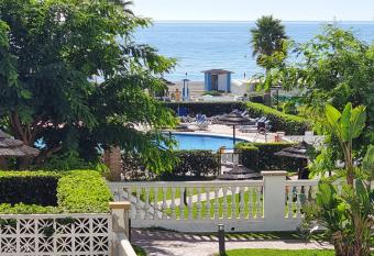 Marina de La Duquesa beachfront appartment has Balcony rooms