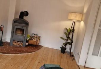 Gem  tliches Apartment mit Kamin und Dachterrasse has Balcony rooms