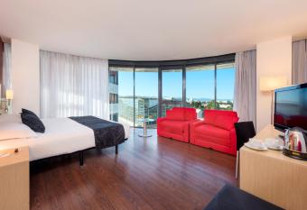 Civis Luz Castell  n 4*S allows 18 year olds to book a room