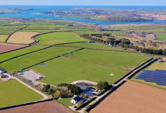 Hawk s Nest allows 18 year olds to book a room