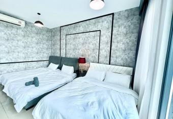 E 1-5Pax Cozy home 4 Bed Wifi TV Trefoil @Setia City Setia Alam SCCC has Balcony rooms