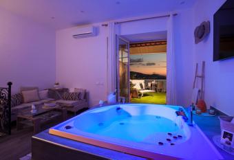 Dreamers  Escape has Balcony rooms