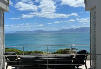 Luxurious Fleur Du Cap Seafront Villa - De Kelders has Balcony rooms