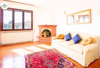 Il Villino Delle Ortensie allows 18 year olds to book a room