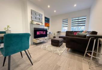 Lovely, newly refurbished entire 1 bedroom flat allows 18 year olds to book a room