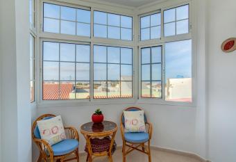 Alojamientos iodomar allows 18 year olds to book a room