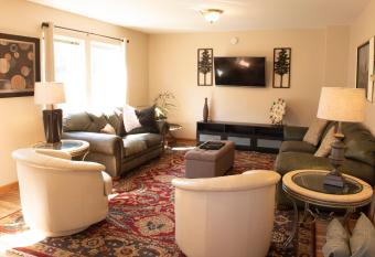 Biker Hiker friendly 3 bedroom by Strouds Run State Park allows 18 year olds to book a room