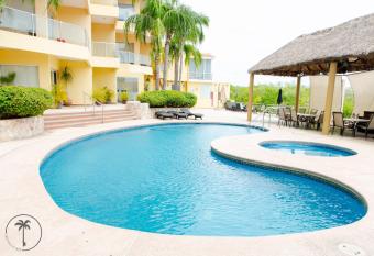 Spacious Apartment with Pool Facing the Ocean in Mazatlaan o Marina has Balcony rooms