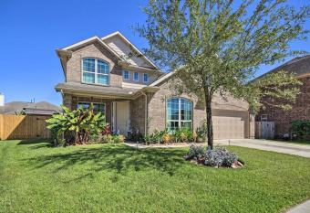 Lit Picnic & Pool, LLC allows 18 year olds to book a room