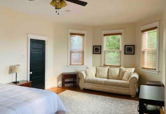 Charming Victorian Home HALFWAY MD-RmC has Smoking/Balcony rooms