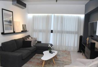 Modern 1BD Downtown+Pool+SmarTVs+BBQ+Gym allows 18 year olds to book a room