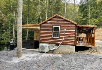 Gilbert Atv Resort has rooms with a private hot tub