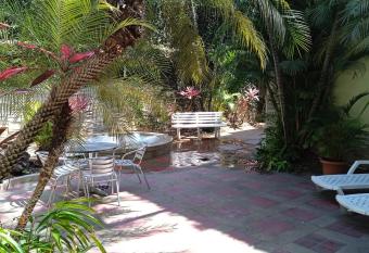 Apartamento en Guayaquil de 2 habitaciones Edif Bonaire, Sector Urdesa Central allows 18 year olds to book a room