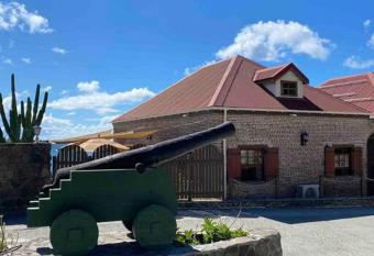 Barrel House Suite St Eustatius allows 18 year olds to book a room
