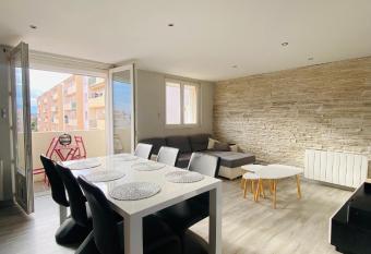 Appartement - Roanne has Balcony rooms