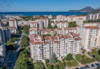 Aloha Apartman allows 18 year olds to book a room