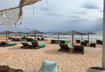 Leo Boutique Beachfront allows 18 year olds to book a room