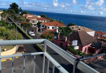 Amazing SEA LIGHT Apartment, close to the beach. has Balcony rooms