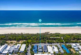 Secluded Self-Contained Beachfront Guest suite has Balcony rooms