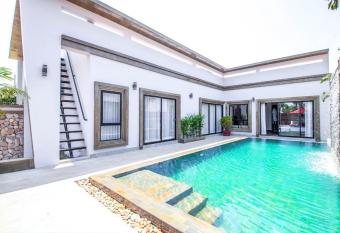 Villa VATEY allows 18 year olds to book a room