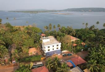 Urban Nomads Morjim CoLive and CoWork allows 18 year olds to book a room