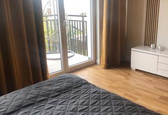 Apartment Warszawa allows 18 year olds to book a room