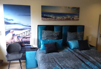 Tante Emma Sydney has Balcony rooms