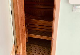 City view Apartment has rooms with a private hot tub