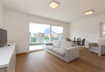 Roggia 16 has Balcony rooms