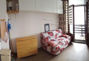 Appartement au pied des pistes de st lary has Balcony rooms