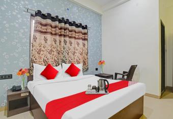 OYO Flagship 70155 Hotel Grand Heritage allows 18 year olds to book a room