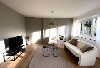 L intemporel allows 18 year olds to book a room