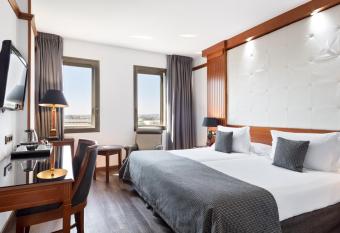 Best Western Premier CMC Girona allows 18 year olds to book a room