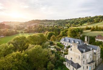 Spacious 2 Bedroom House With Stunning Views has Balcony rooms