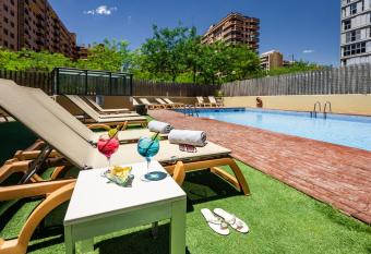 Hotel Valencia Oceanic Affiliated by Meli   allows 18 year olds to book a room