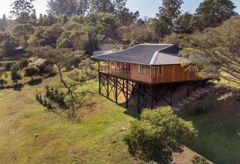 The Nuthouse - Country Cottage has Balcony rooms