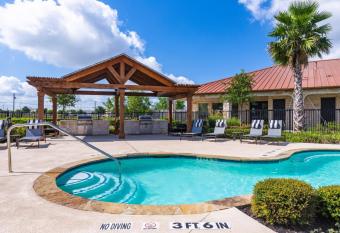 Bright and Spacious Apartments with Gym and Pool Access at Century Stone Hill North in Pflugerville, Austin allows 18 year olds to book a room