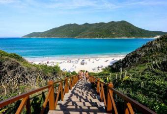 kitnet a 1 quadra da Praia Grande - RJ has Smoking rooms