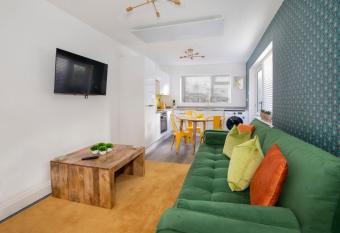 Plum Tree Retreat allows 18 year olds to book a room