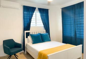 Mcleary Apt 3 Casa Ocean Park Beach San Juan has Balcony rooms