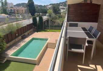 Moderno d  plex con piscina en la Costa Brava has Balcony rooms
