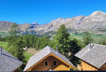 Chalet Aneloup vue d exception    la Joue du Loup has Balcony rooms