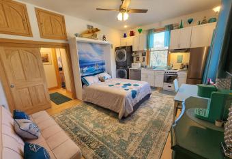 The Starlight Tower Ocean Breeze Suite apartment hotel has Balcony rooms