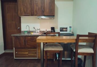 Centrico y hermoso departamento allows 18 year olds to book a room